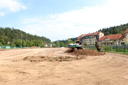 NOGOMETNO IGRIŠČE CERKNICA PRIPRAVA PODLOGE ZA UMETNO TRAVO 11 FOTO LJUBO VUKELIČ